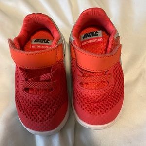 Salmon pink Nike girl shoes size 5c